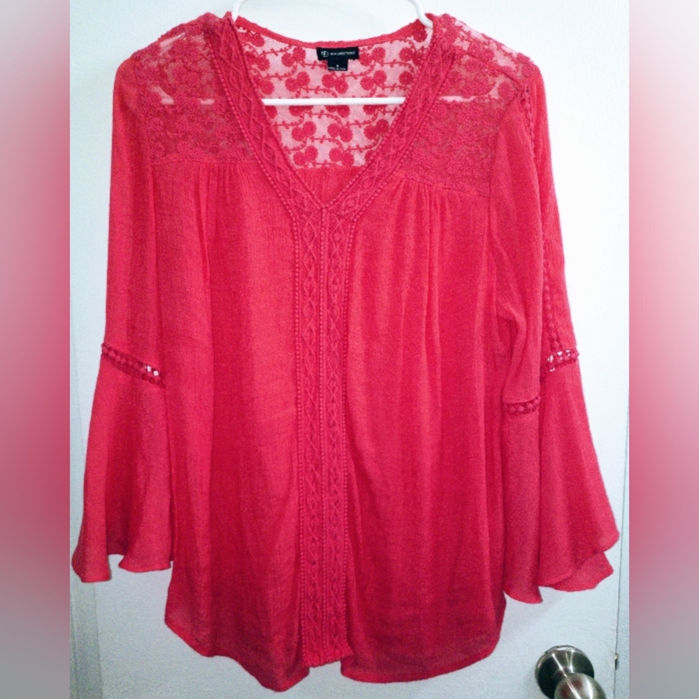 New Directions bell sleeve floral lace top SZ SMALL